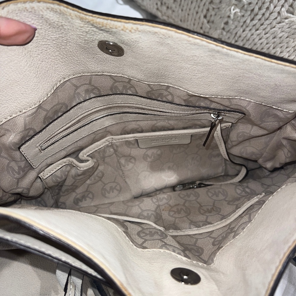 Michael Kors Cream Handbag with Handles & Shoulder Strap - Picture 5 of 11